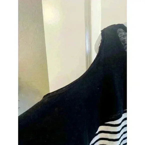 NWT Hayden Los Angeles Cold Shoulder Top White/Black striped Size L Color block - Picture 3 of 6